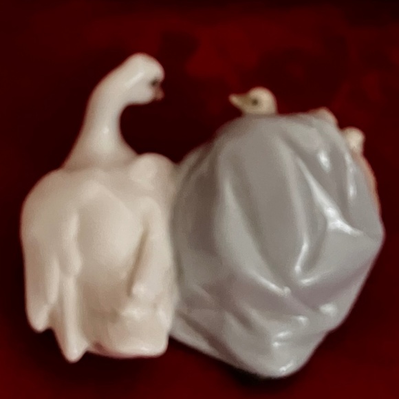 Lladro Little Ducks after Mother figurine - Picture 4 of 5